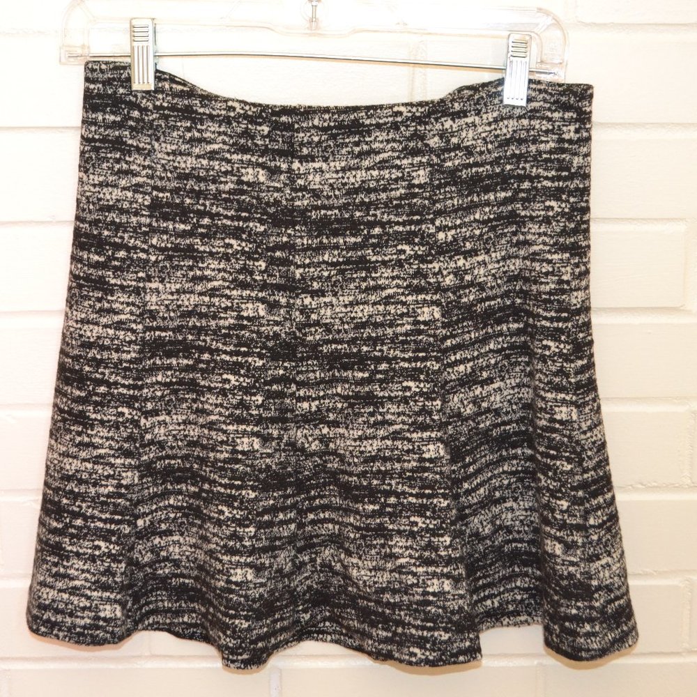 Banana Republic Black and white flowy Skirt